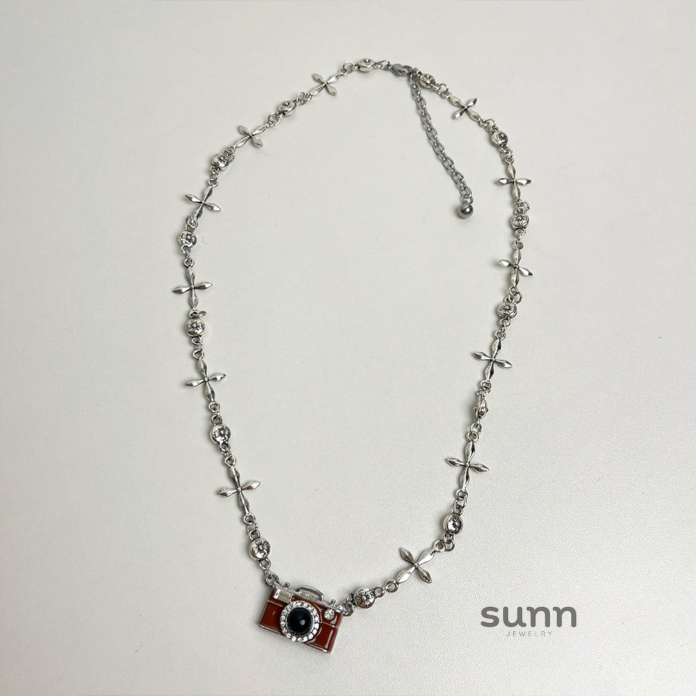 Saryah Retro Camera Pendant Necklace [ZOB2C6G1]