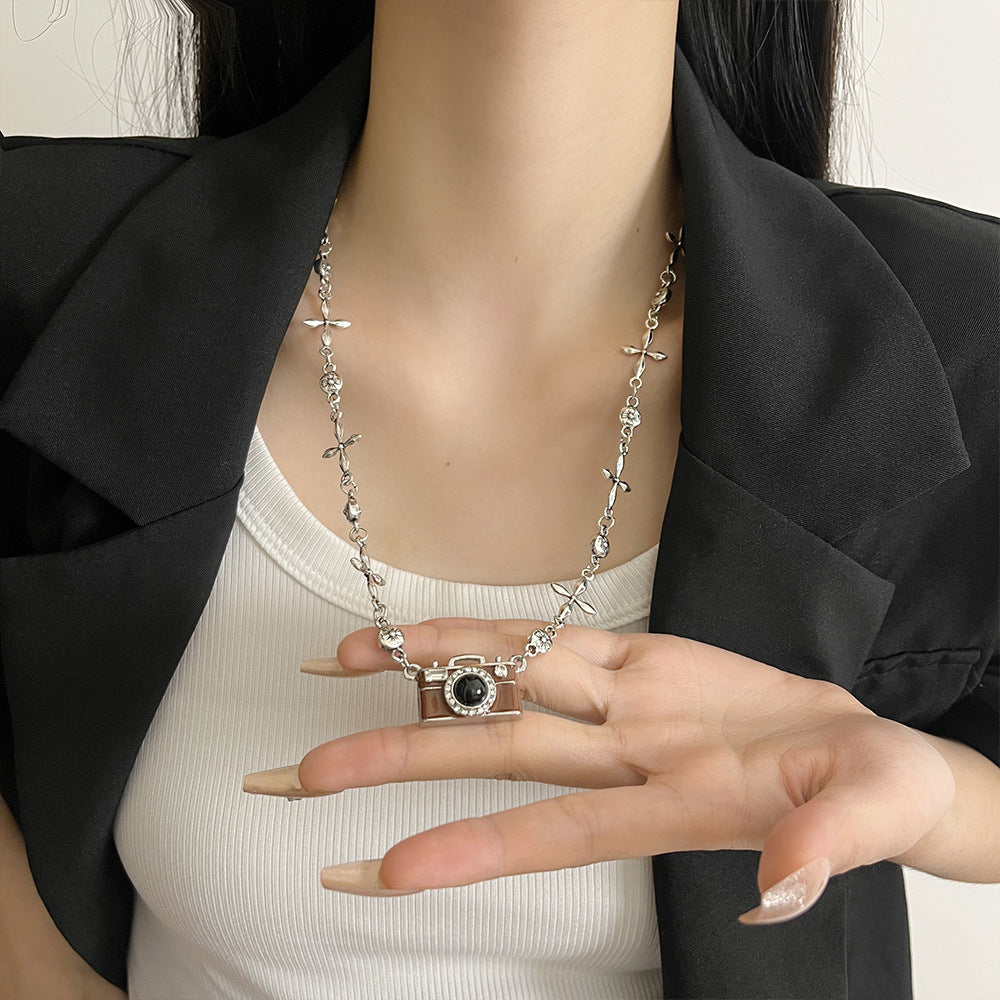 Saryah Retro Camera Pendant Necklace [57U8F1ZW]