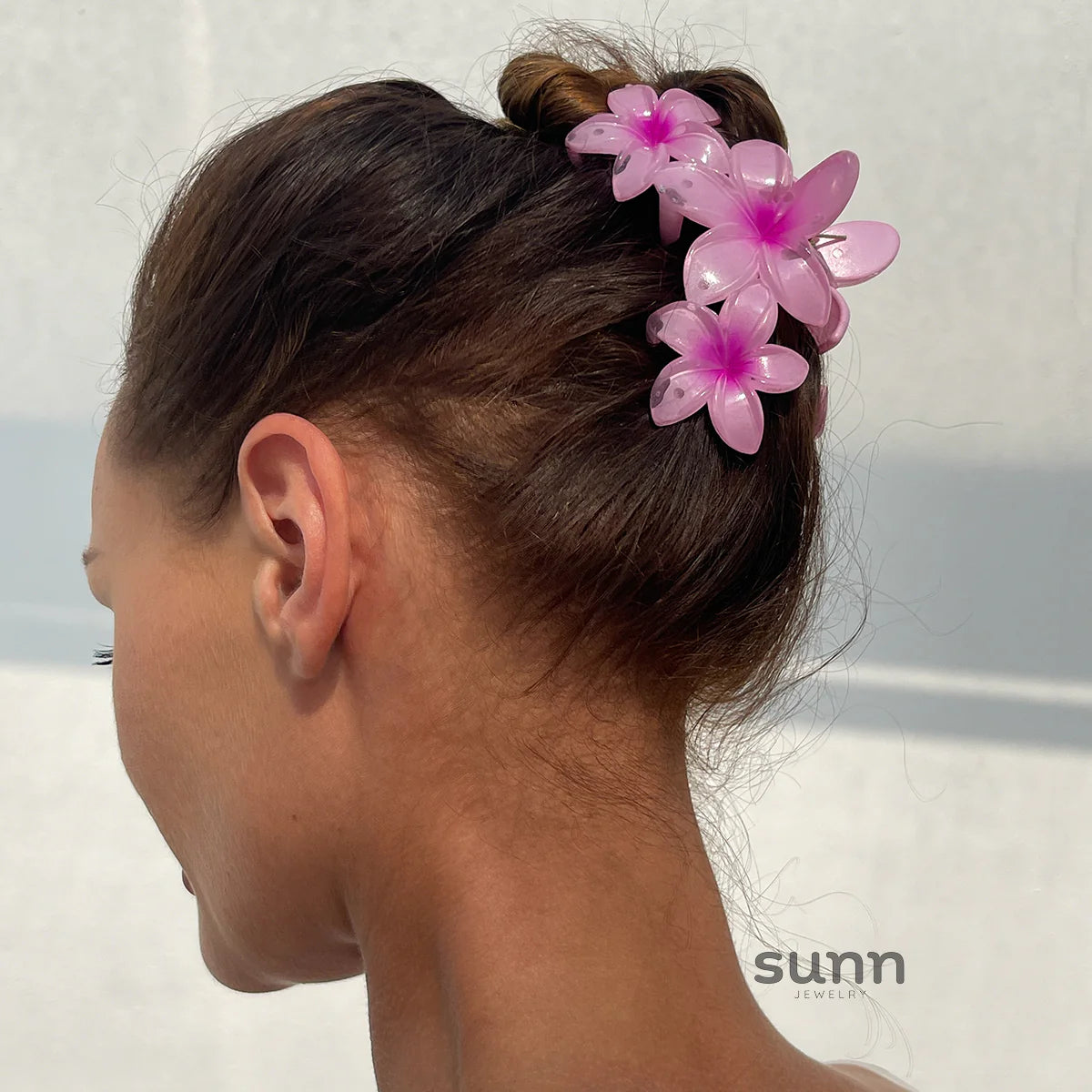 Saskia Gradient Plumeria Claw Clip