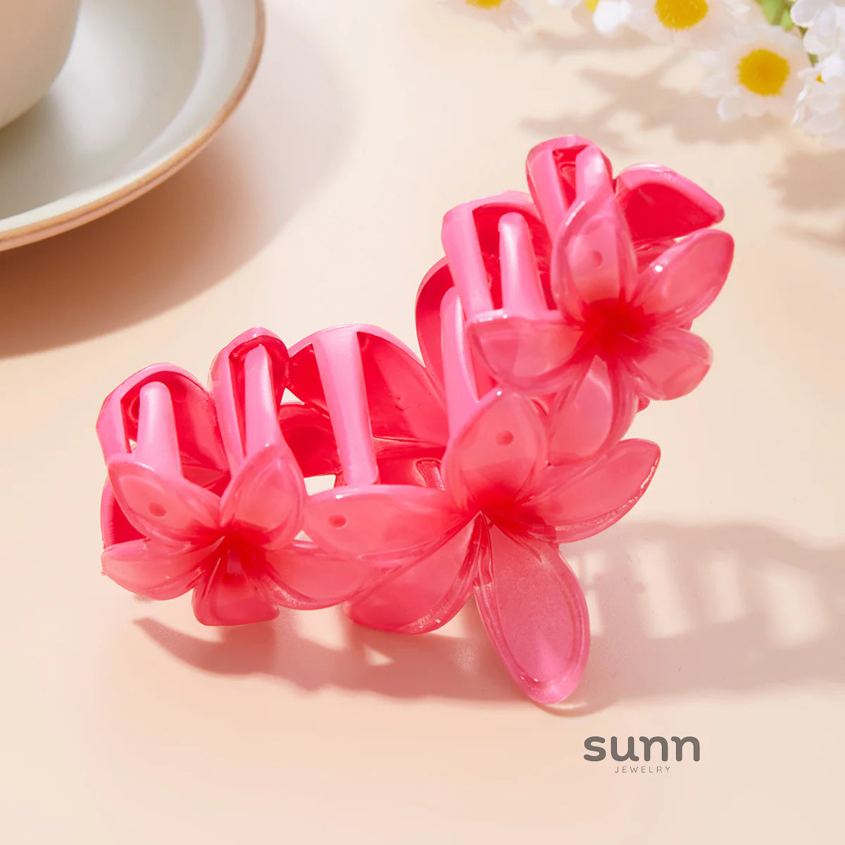 Saskia Gradient Plumeria Claw Clip