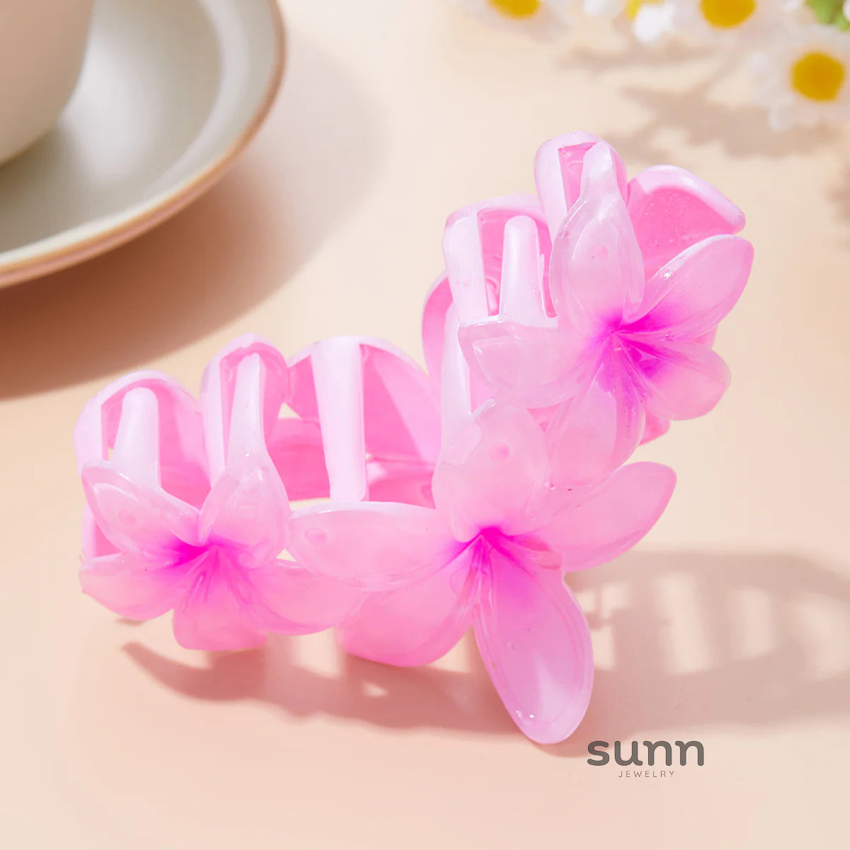 Saskia Gradient Plumeria Claw Clip