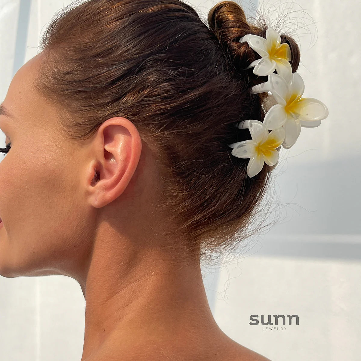 Saskia Gradient Plumeria Claw Clip