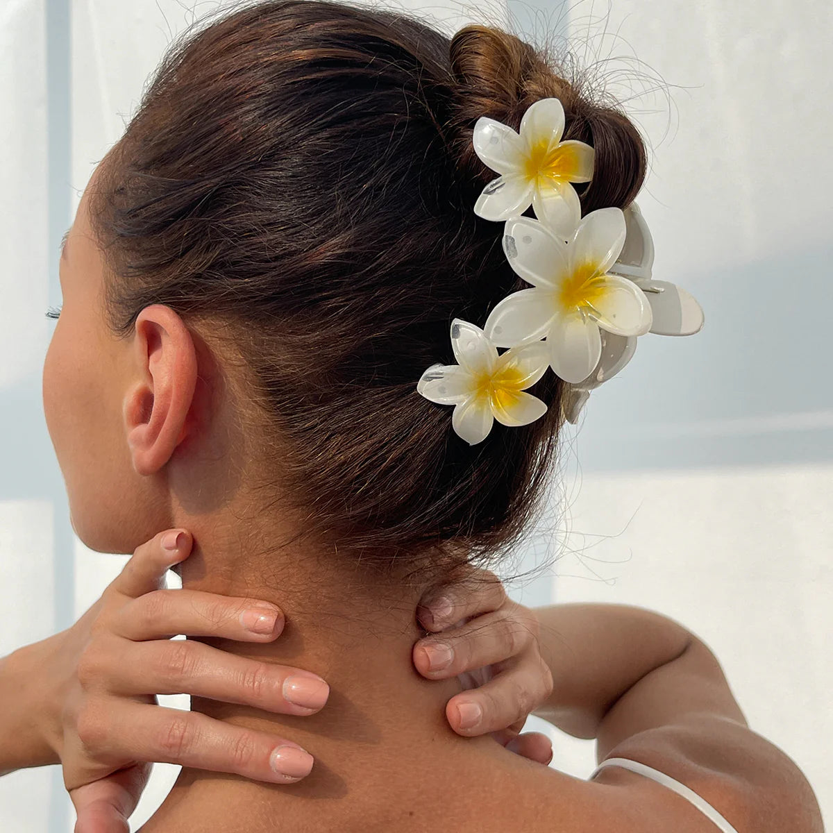 Saskia Gradient Plumeria Claw Clip