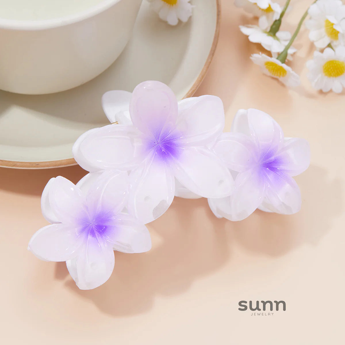 Saskia Gradient Plumeria Claw Clip