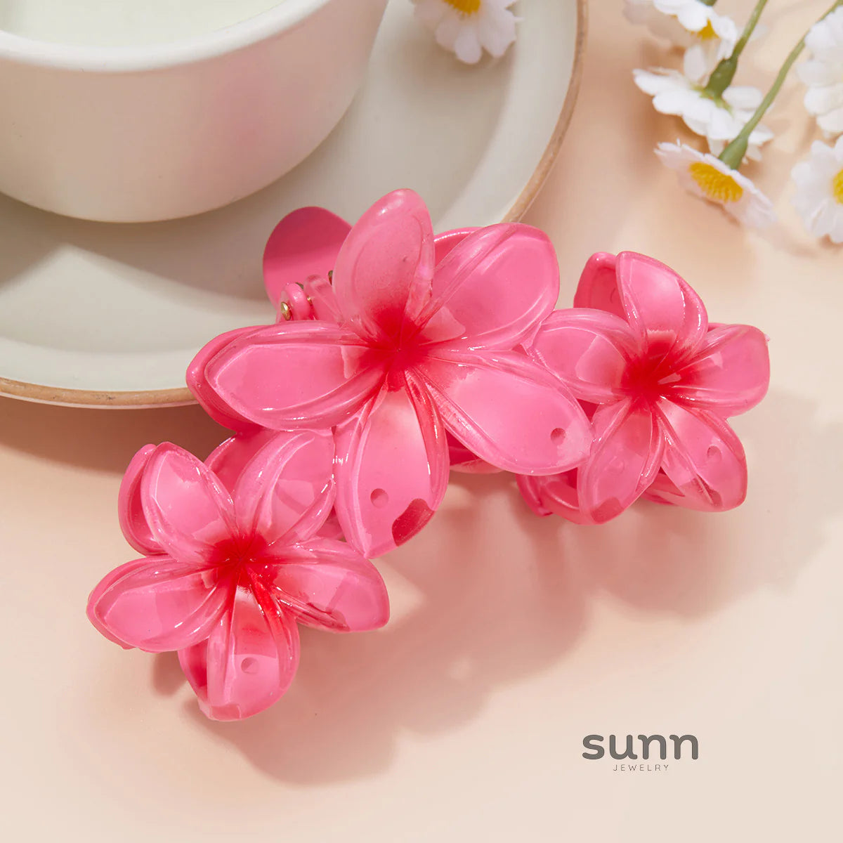 Saskia Gradient Plumeria Claw Clip