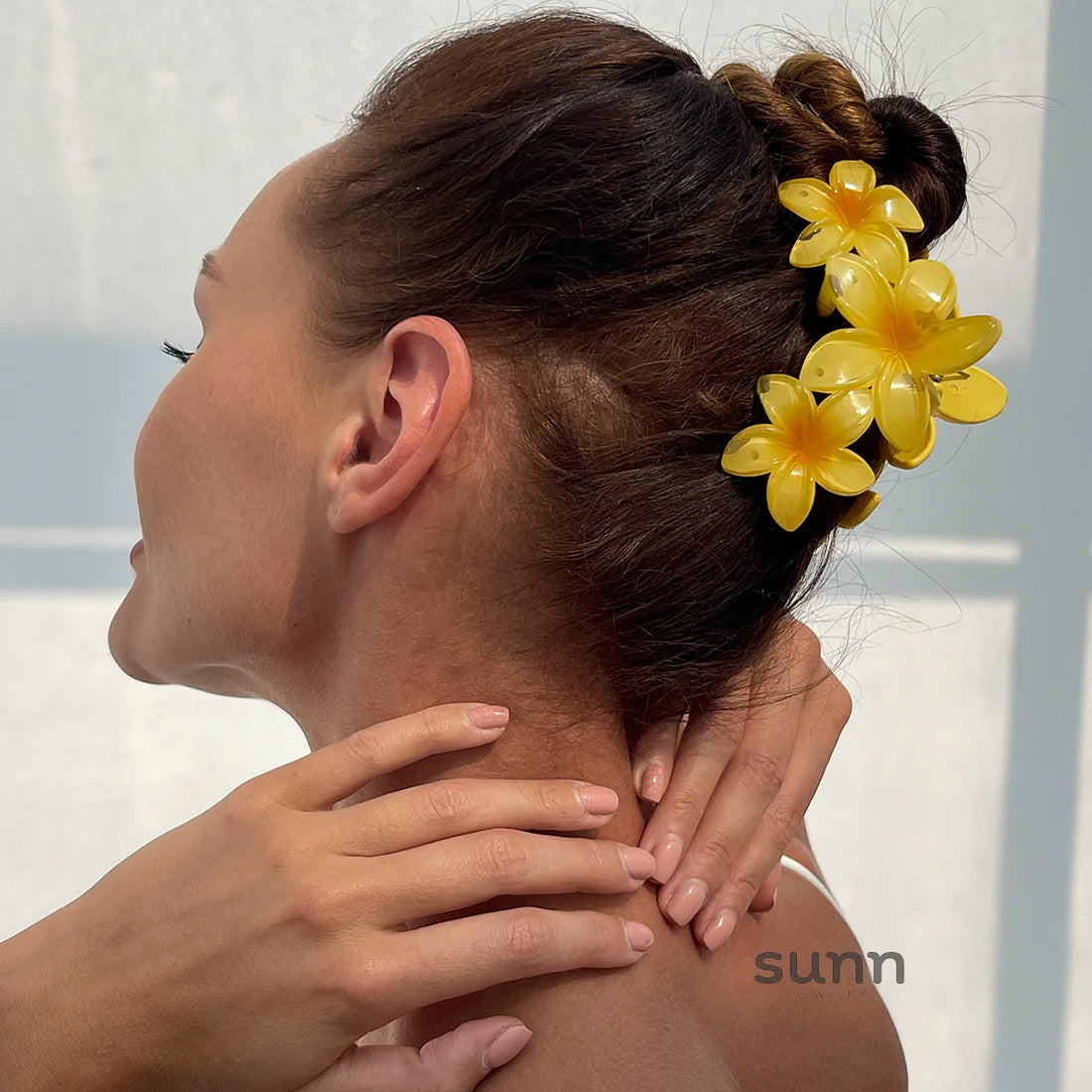 Saskia Gradient Plumeria Claw Clip