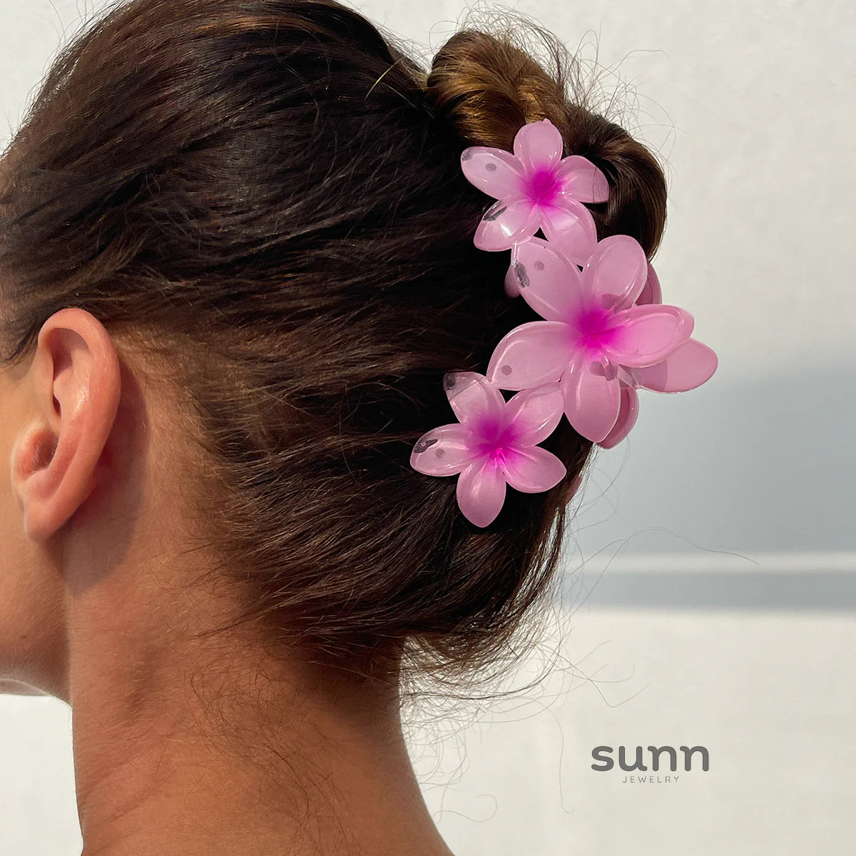 Saskia Gradient Plumeria Claw Clip