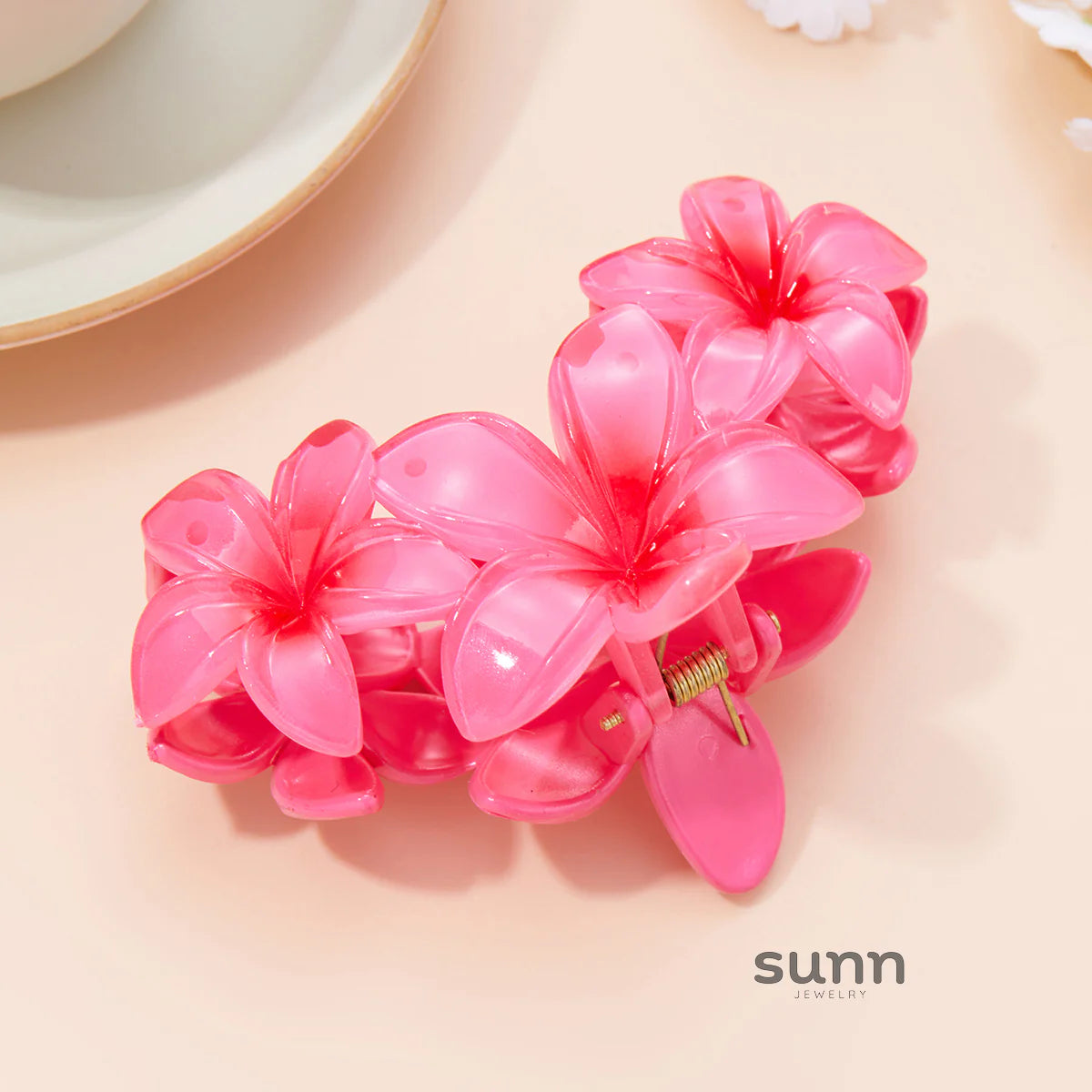 Saskia Gradient Plumeria Claw Clip