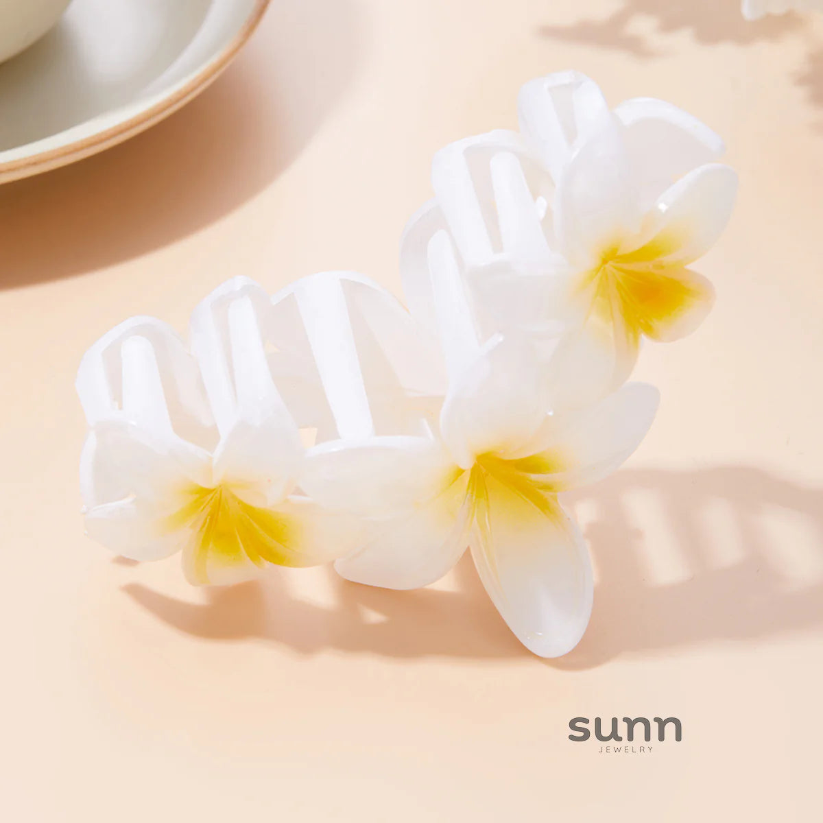 Saskia Gradient Plumeria Claw Clip