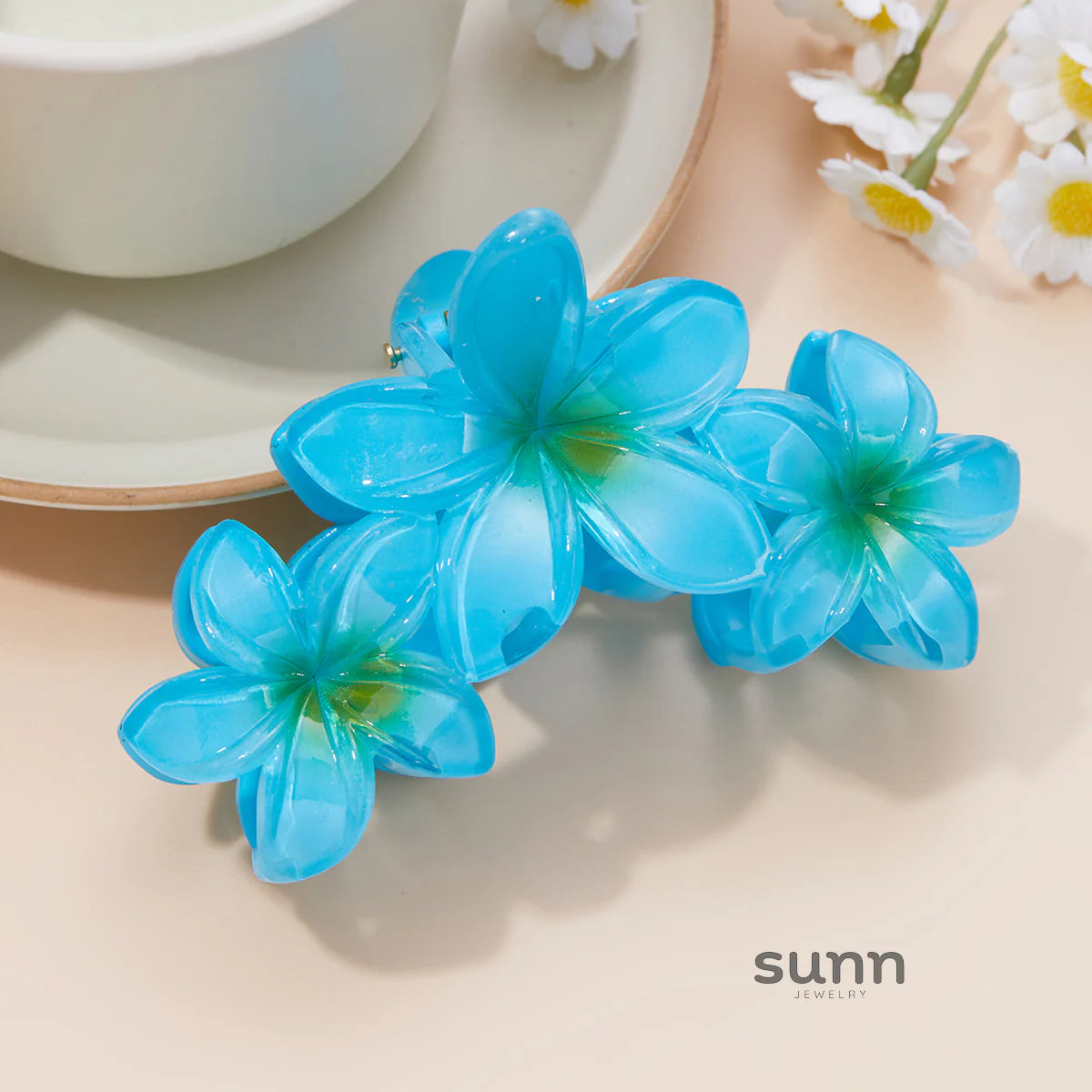 Saskia Gradient Plumeria Claw Clip