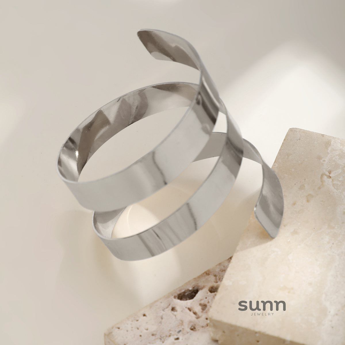 Savvy Spiral Cuff Bracelet [DIXGE5VK]
