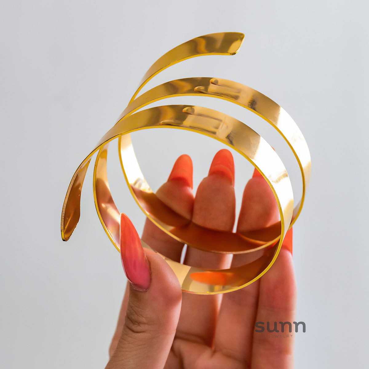 Savvy Spiral Cuff Bracelet [AMW63286]