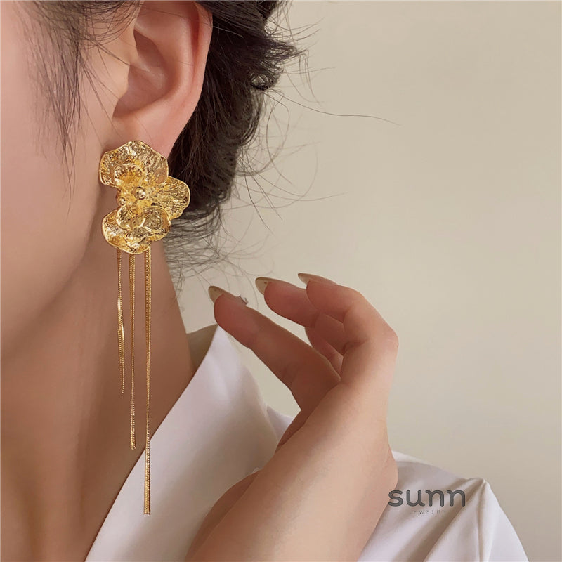 Sayler Gold Floral Tassel Earrings [0A6OQZDT]