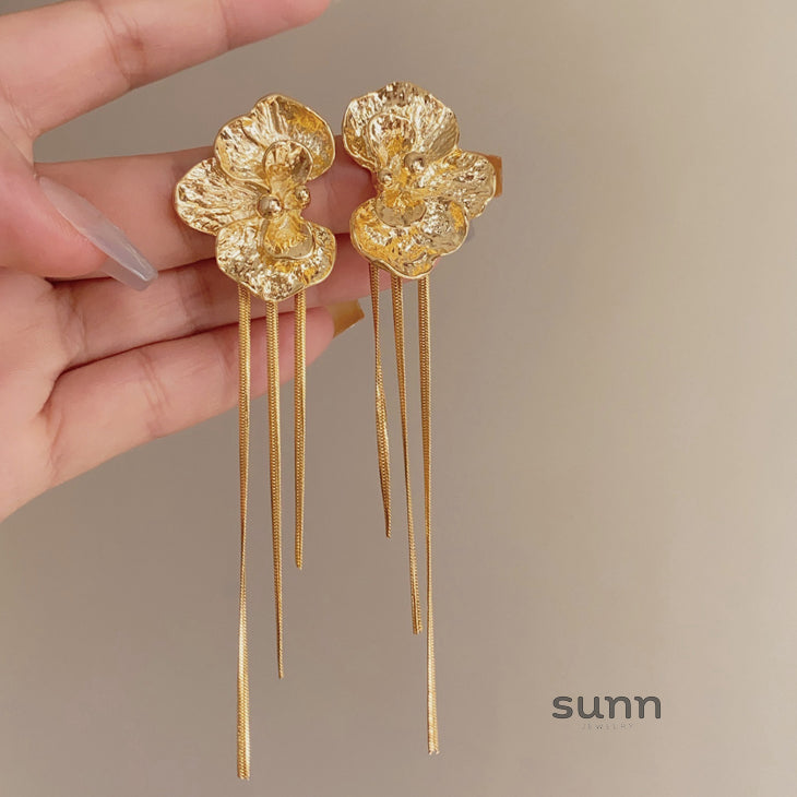 Sayler Gold Floral Tassel Earrings [4RV0NHBG]