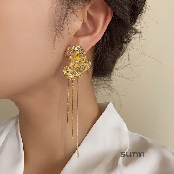 Sayler Gold Floral Tassel Earrings [691NWF2U]