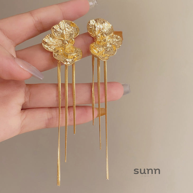Sayler Gold Floral Tassel Earrings [SGNIM03L]