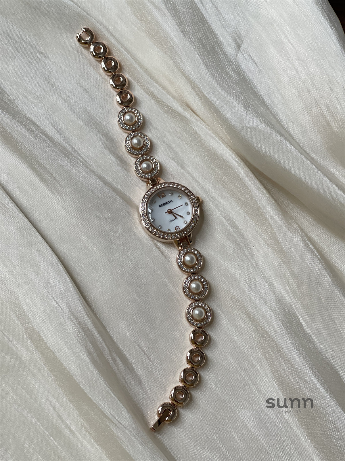 Sayuri Fritillaria Bracelet Watch [6JF777WW]