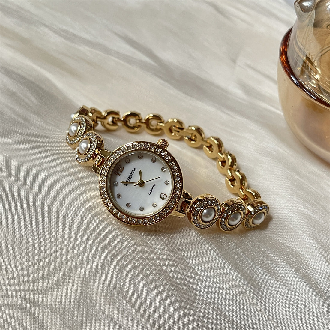 Sayuri Fritillaria Bracelet Watch [HL4WG4SB]