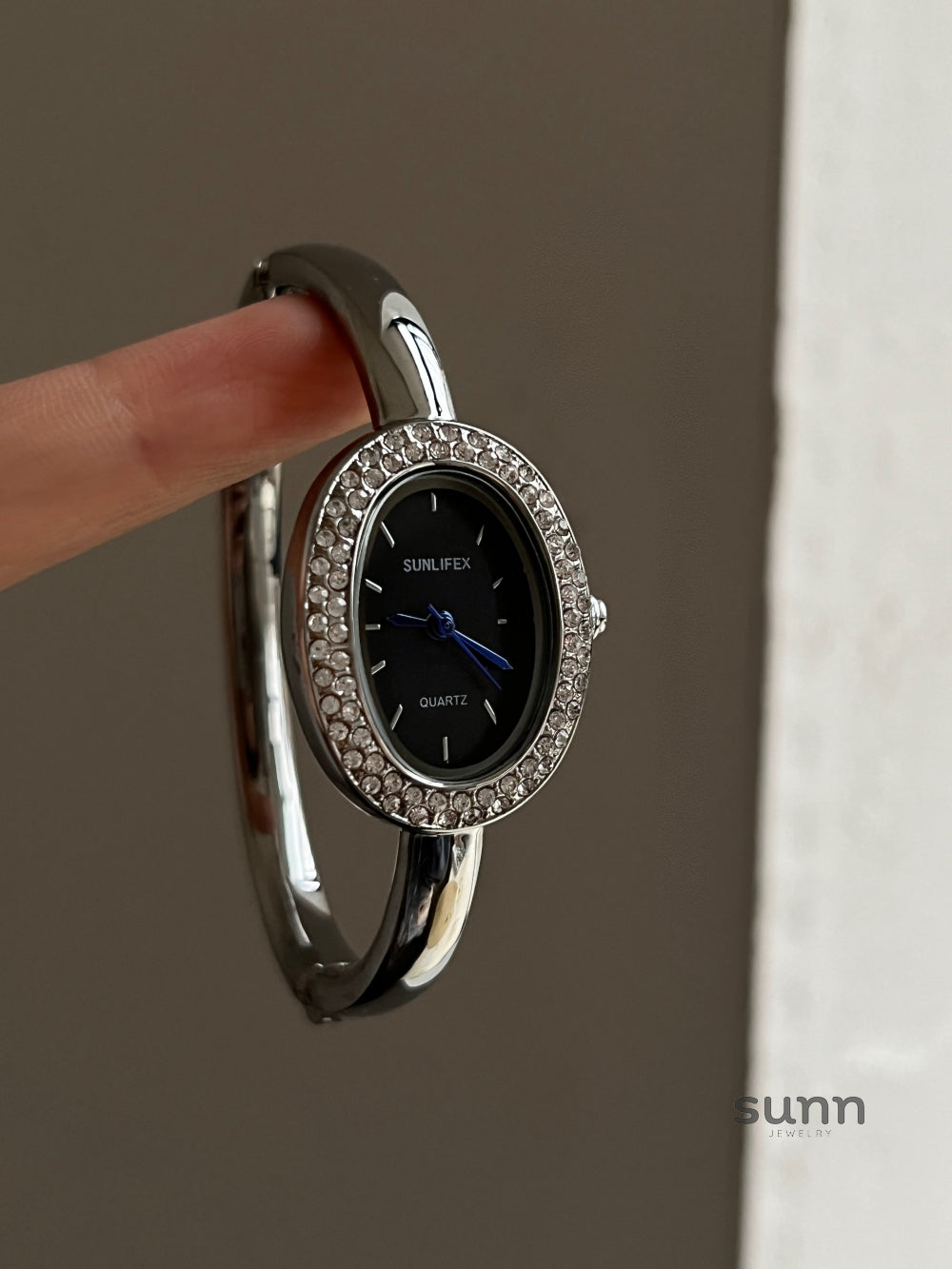Scarleth Vintage Oval Watch [Z13TZA2P]