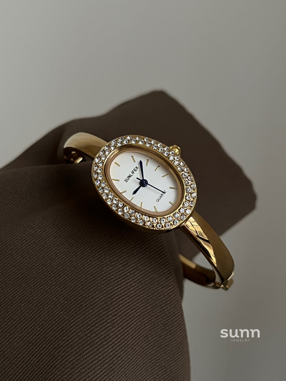 Scarleth Vintage Oval Watch [R8KYKPMS]