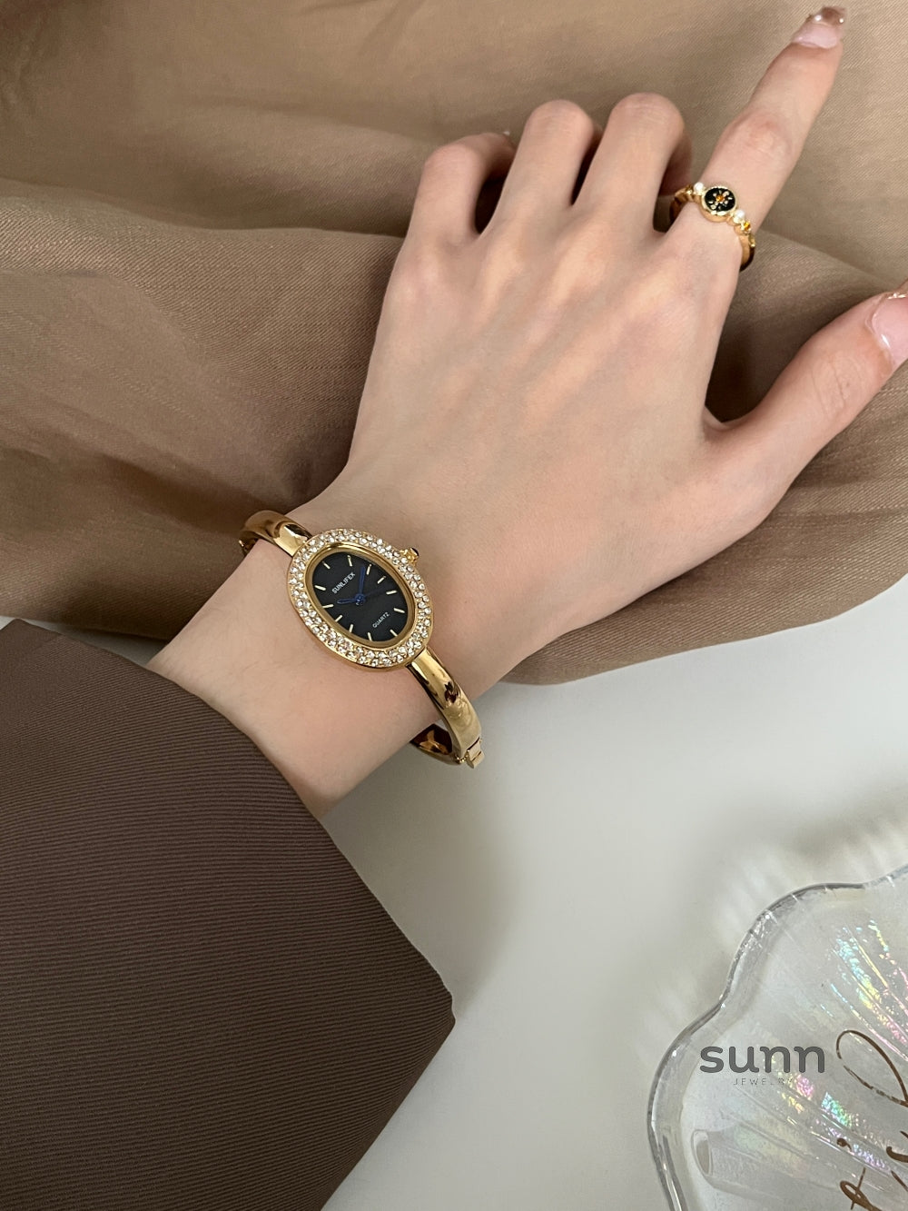 Scarleth Vintage Oval Watch [500QPPYA]