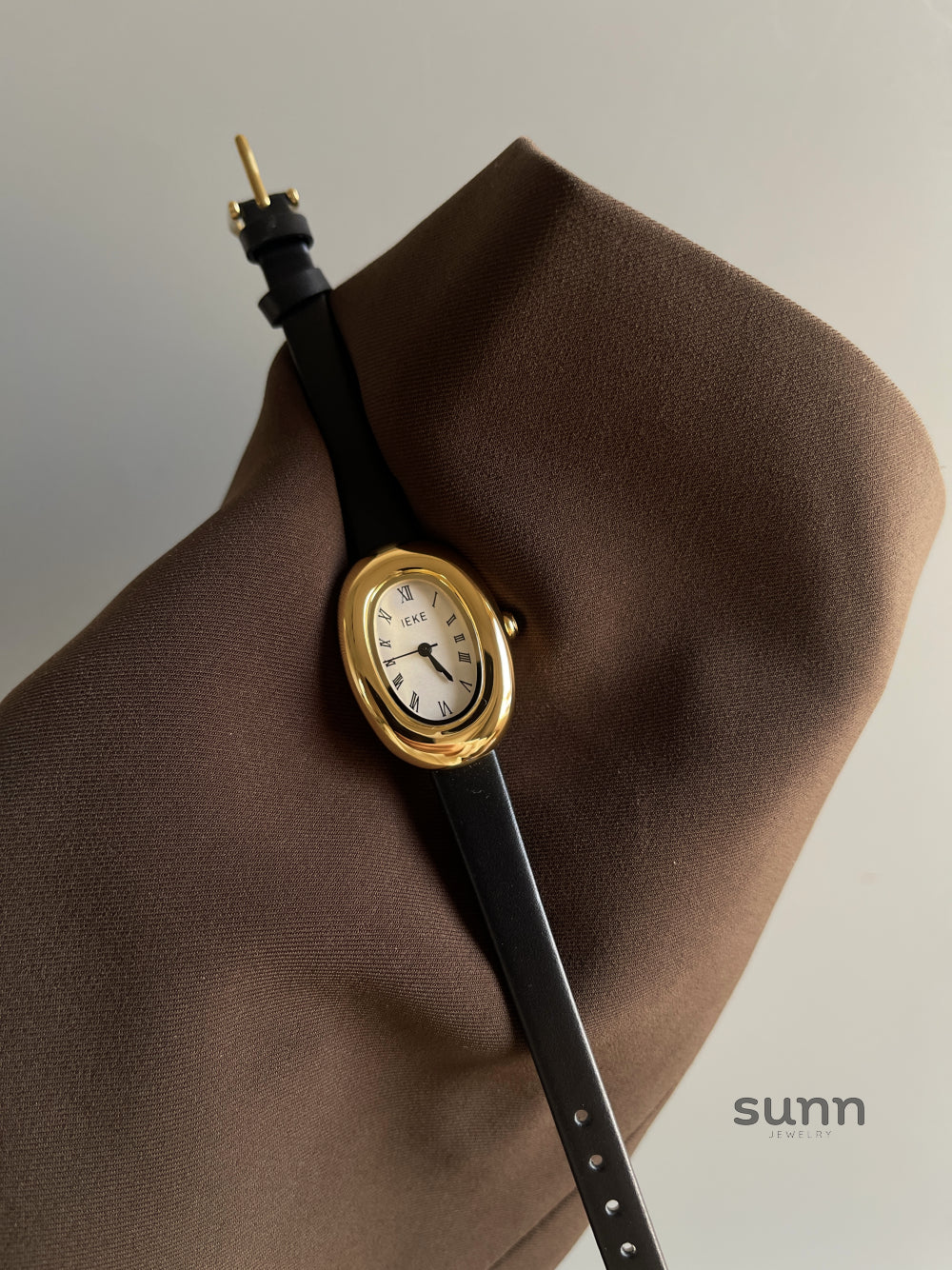 Scarleth Vintage Oval Watch [HKYECQ6D]