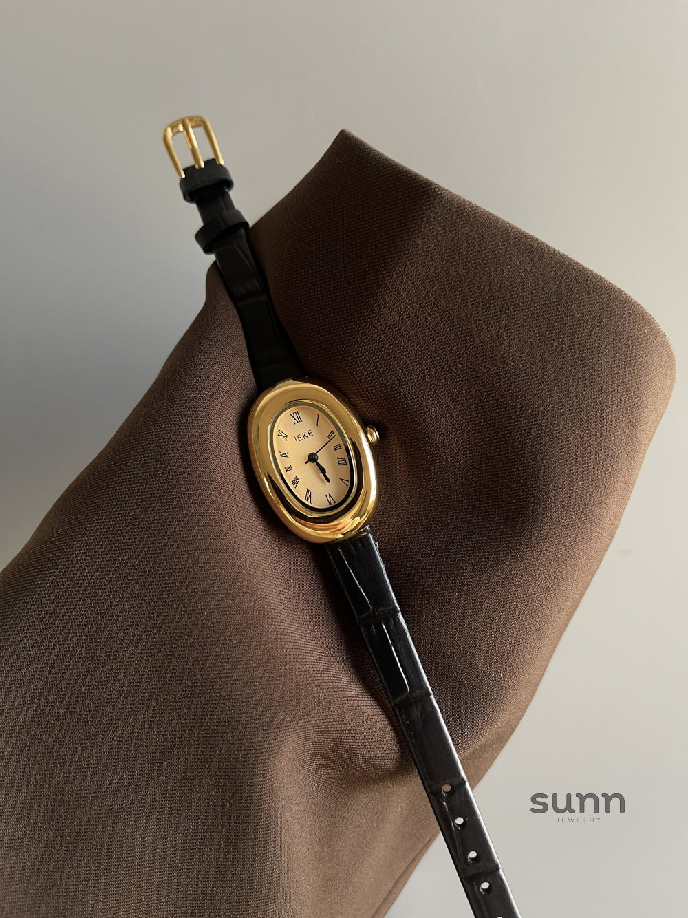 Scarleth Vintage Oval Watch [EZXRSQ3F]