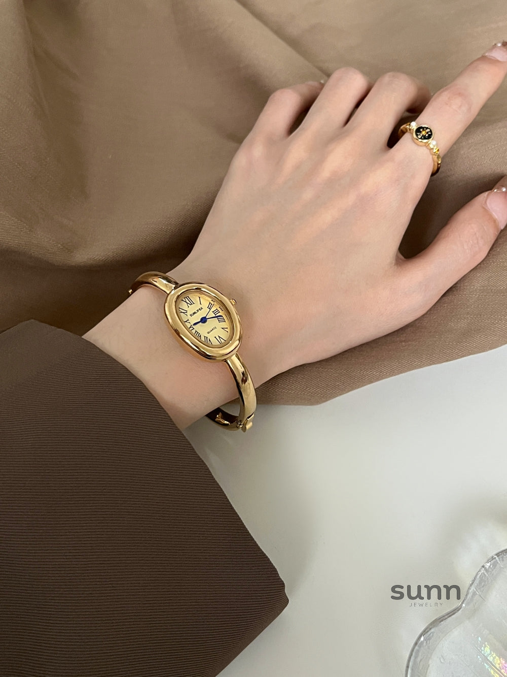 Scarleth Vintage Oval Watch [SE1RPOYX]