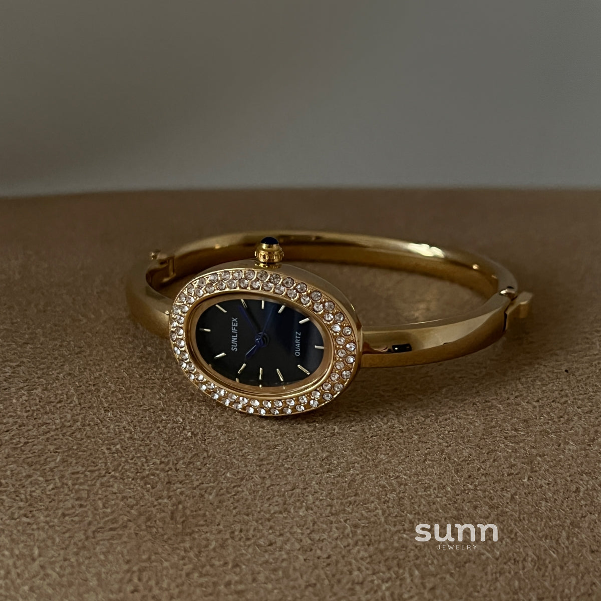 Scarleth Vintage Oval Watch [JIXY0LOX]