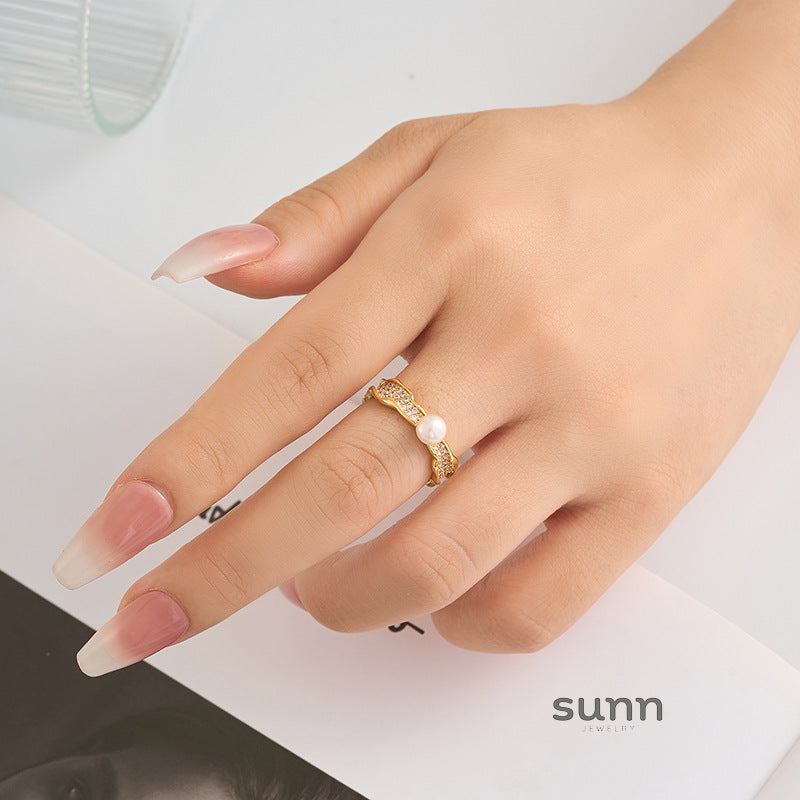 Scarlett Wavy Pearl Ring [XFXUECB4]
