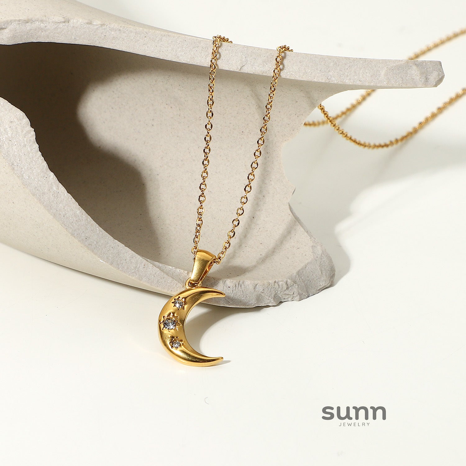 Scarlette Layered Moon Necklace [OLLNS9VM]