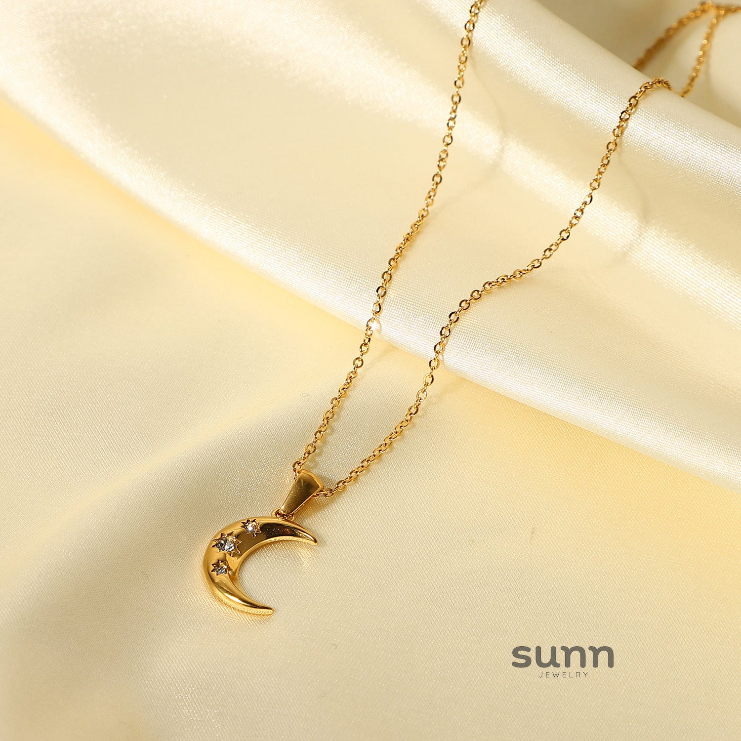 Scarlette Layered Moon Necklace [5UX0RX8X]