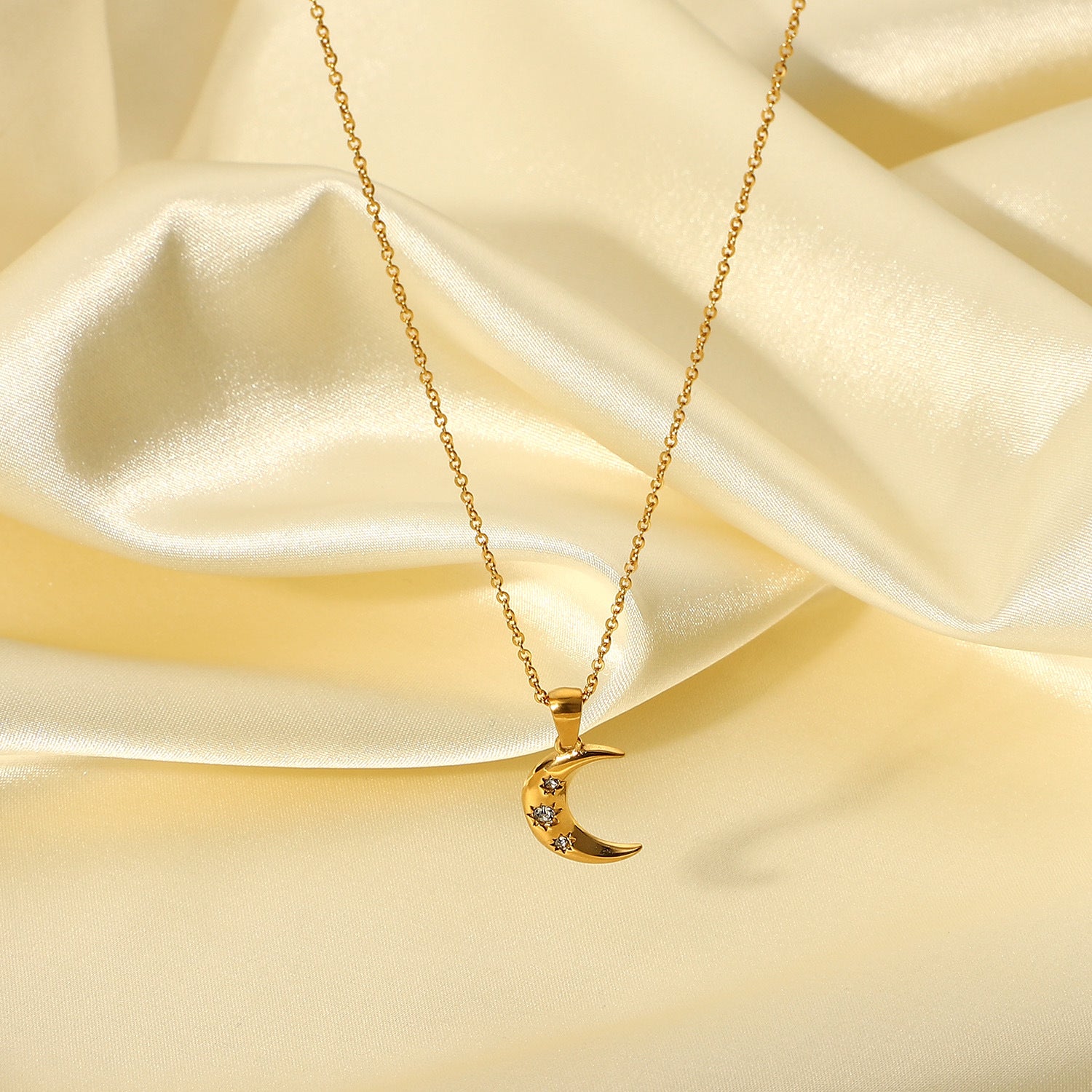 Scarlette Layered Moon Necklace [T3RXVKI9]