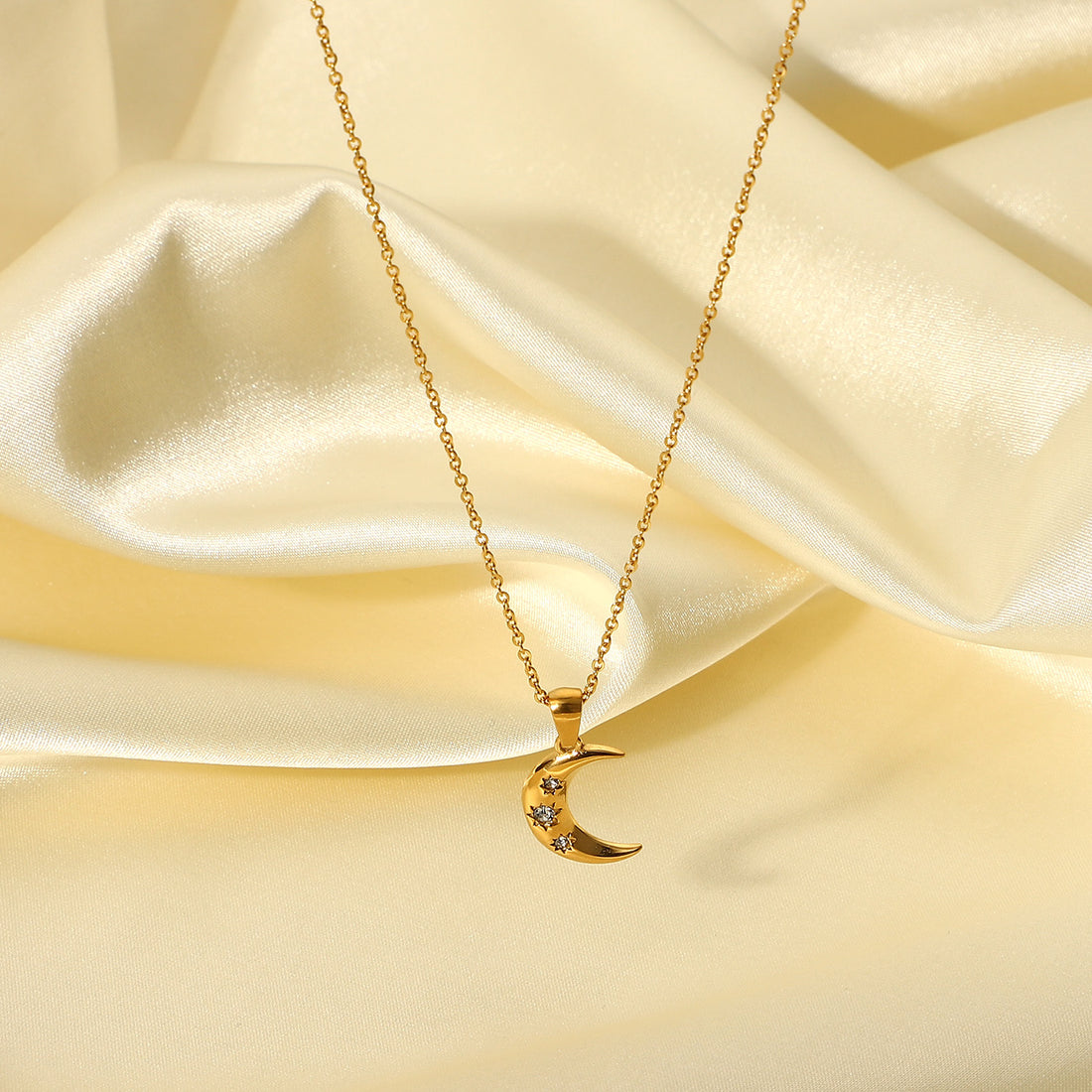 Scarlette Layered Moon Necklace [T3RXVKI9]