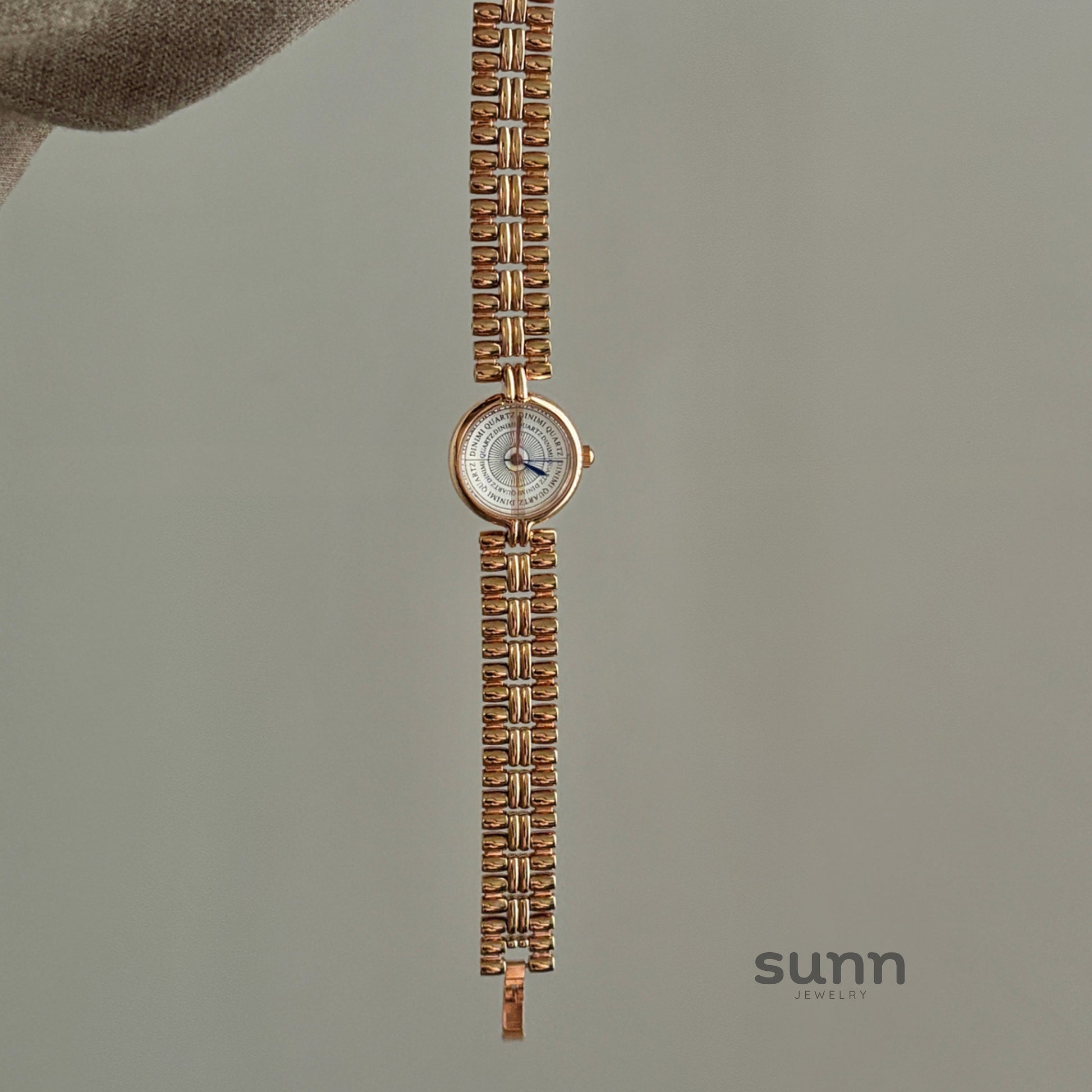 Selena Vintage Chain Watch [EAWVQZLX]