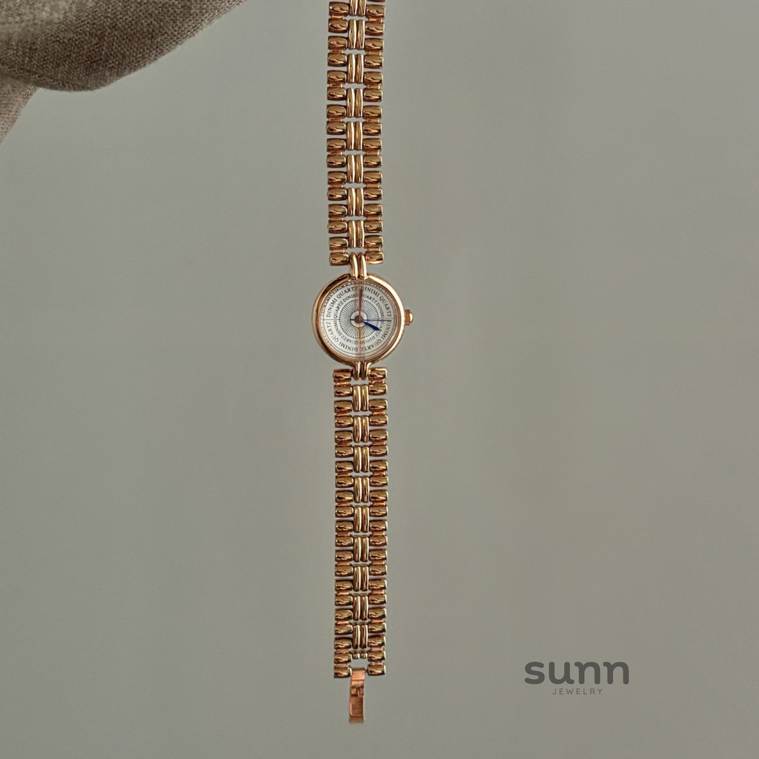 Selena Vintage Chain Watch [EAWVQZLX]