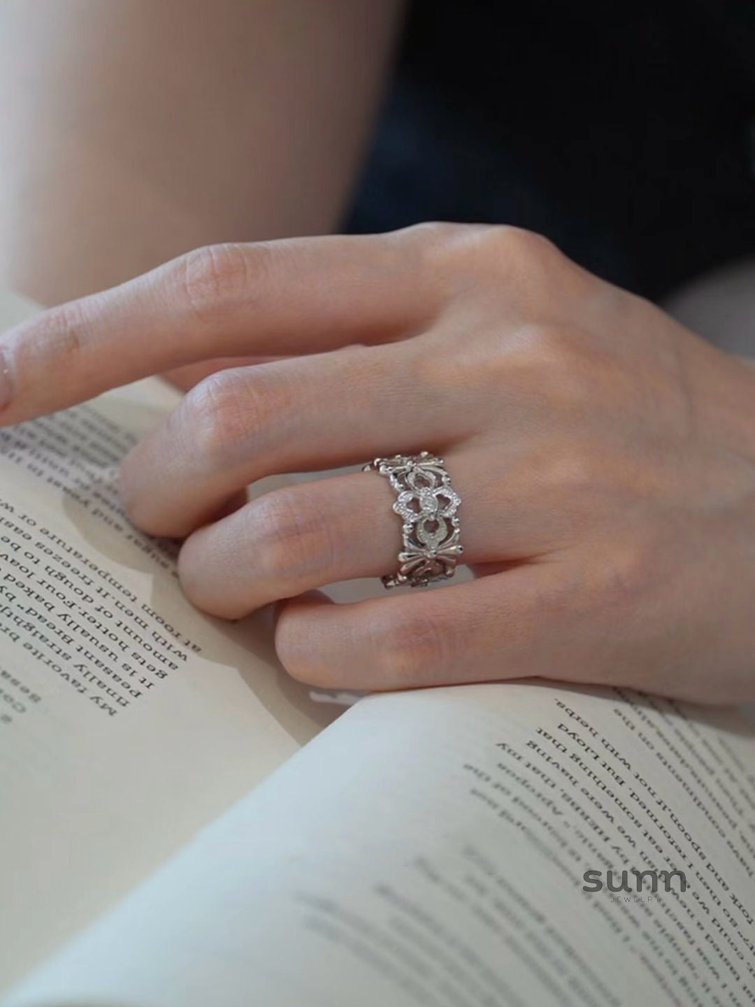 Serena Floral Carved Ring [17PG27QH]