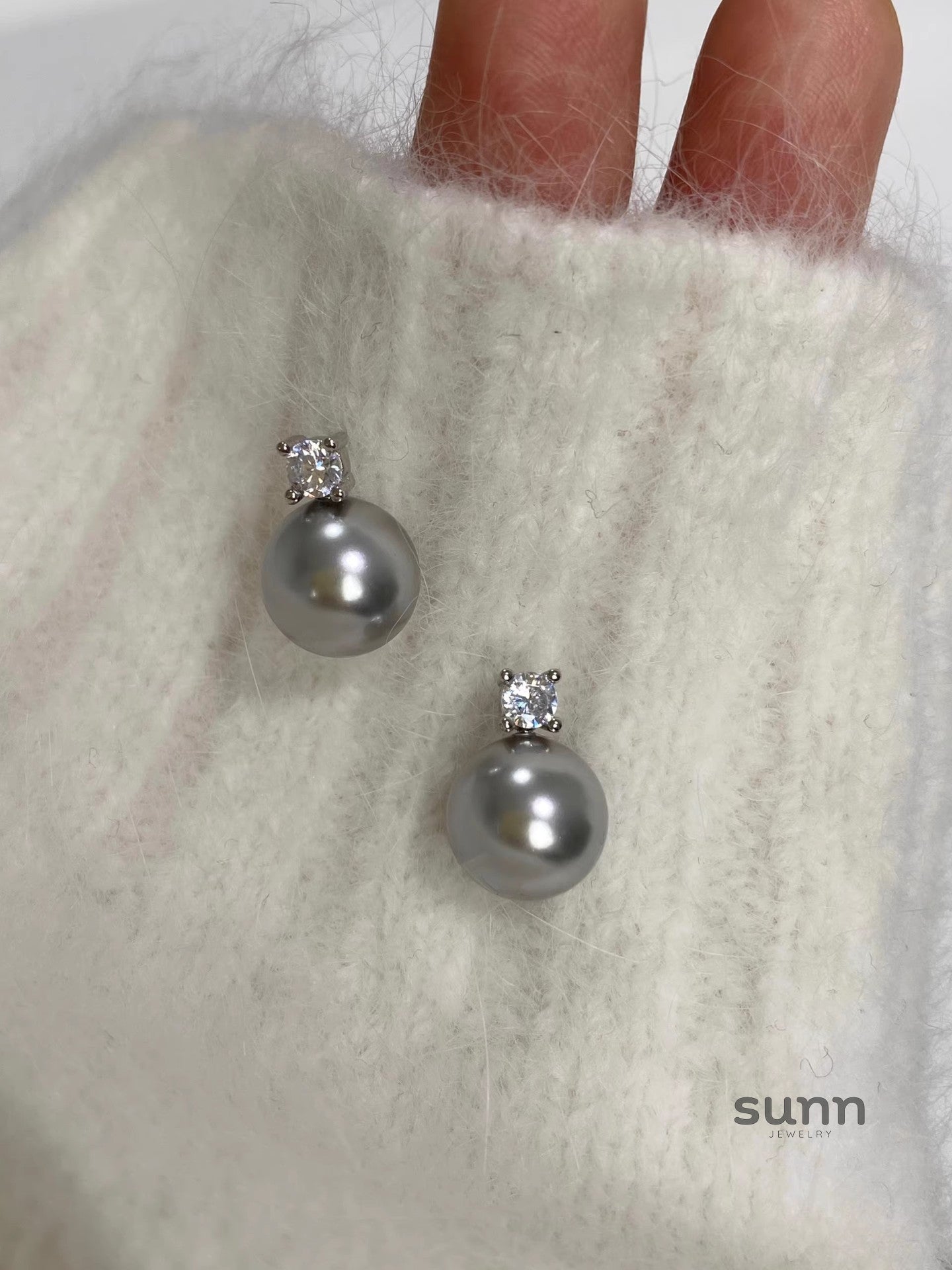 Serena Halo Pearl Earrings [TY2KSFQ1]