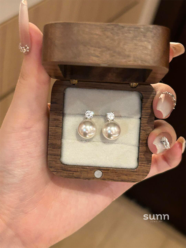 Serena Halo Pearl Earrings [EQBRR8AC]