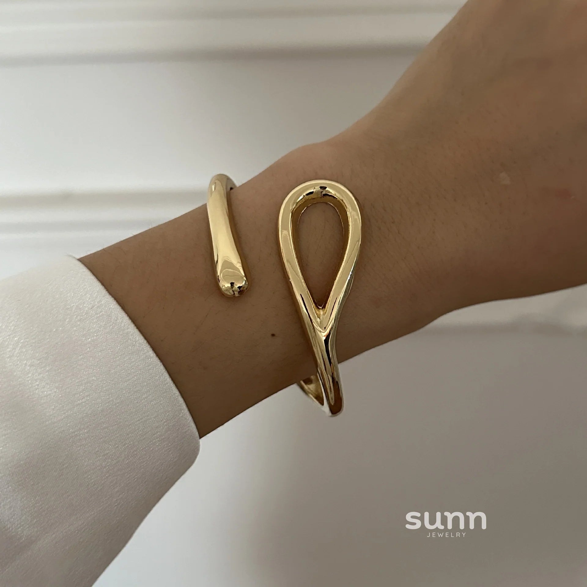 Shakira Sculptural Metal Cuff