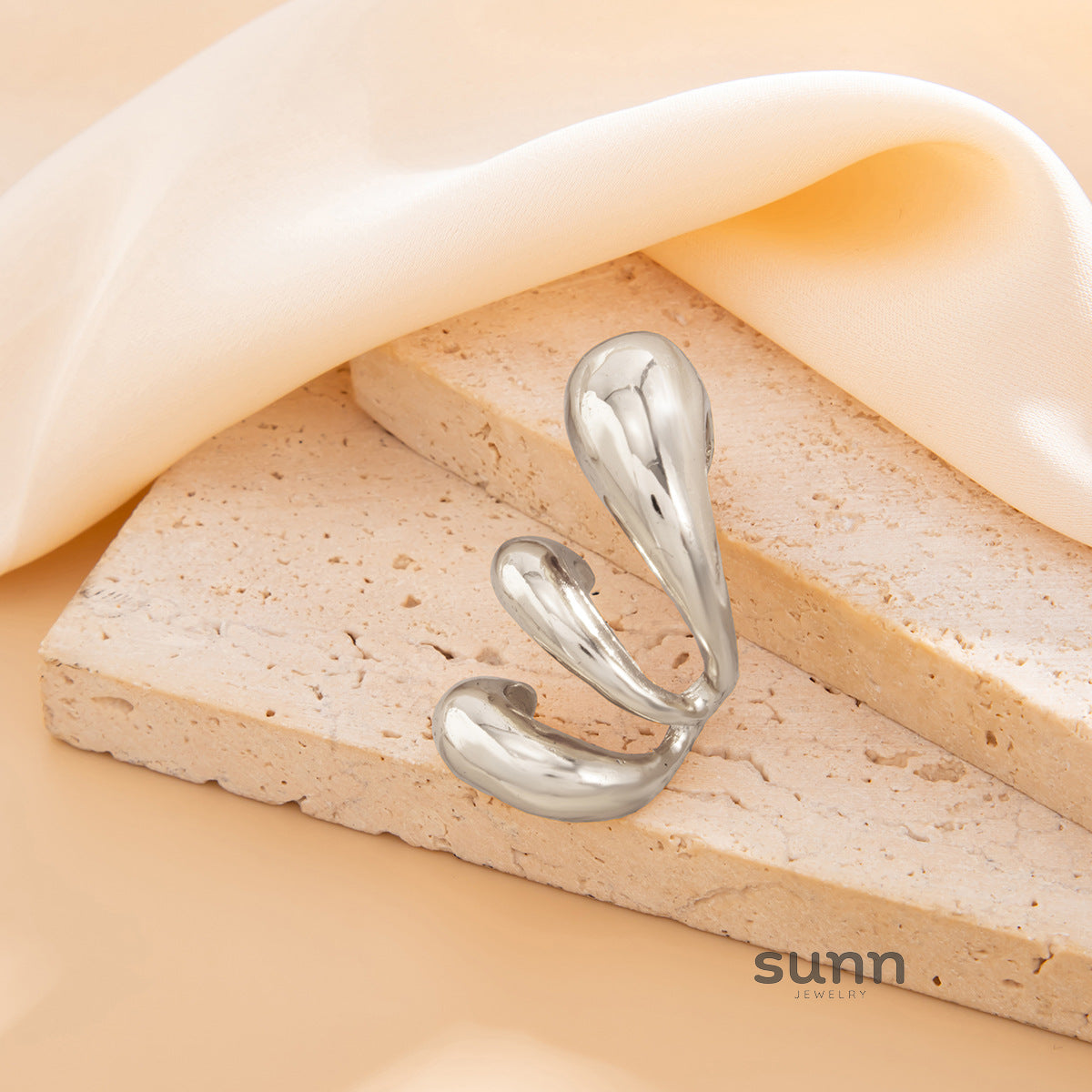 Shana Sculptural Ear Cuffs [EM0K24IZ]
