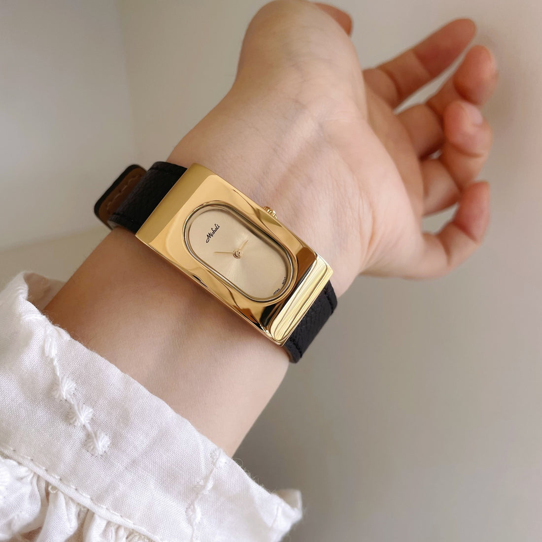 Shanaya Elegant Square Watch [RAMG7BEW]