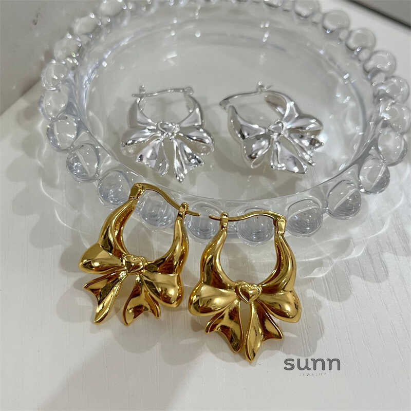 Sharlene Statement Bow Earrings [V4JM2SLE]