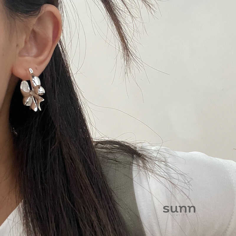 Sharlene Statement Bow Earrings [TF2QXK7B]