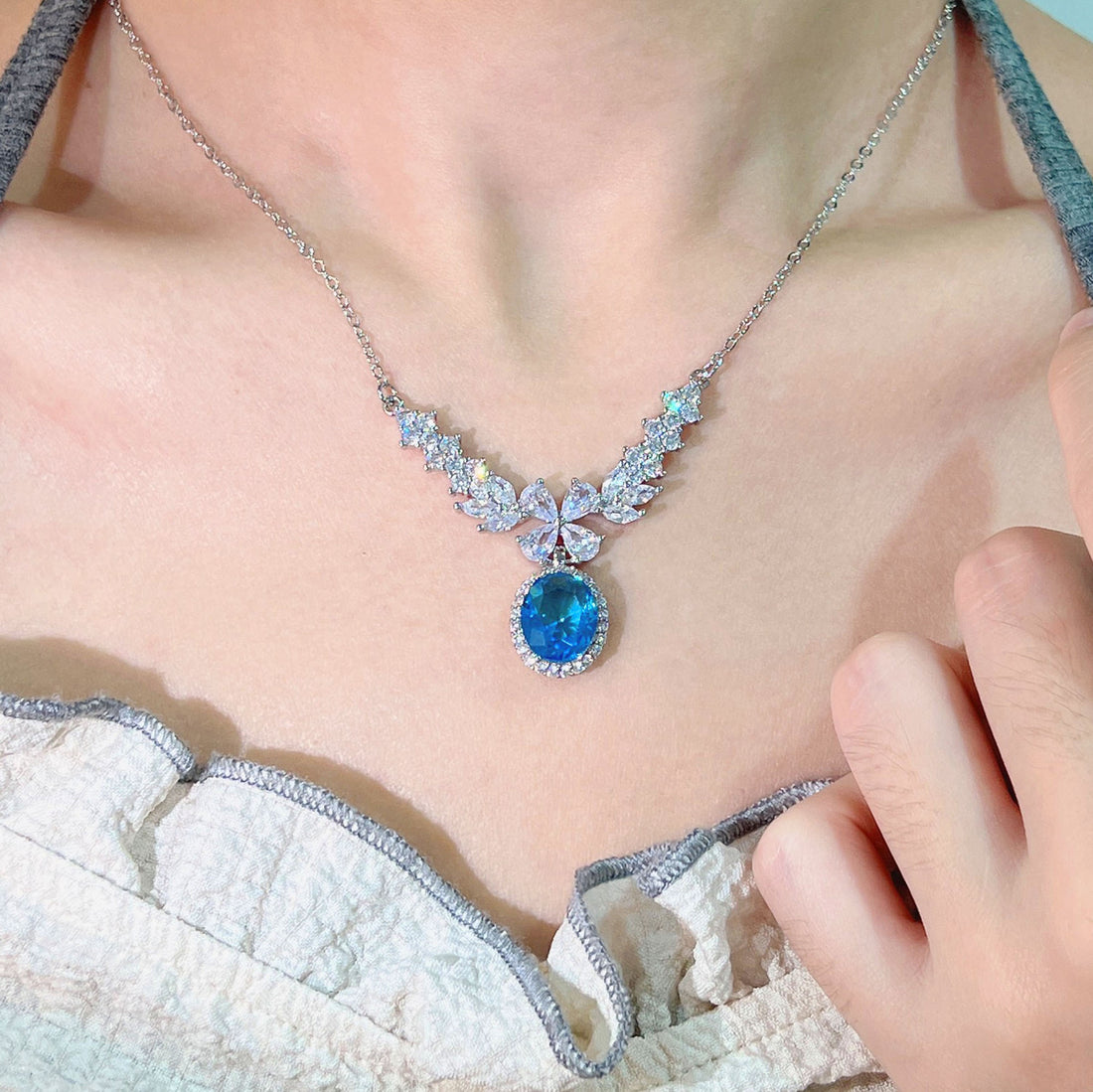 Sharlotte Aquamarine Angel Necklace [ORJY55DD]