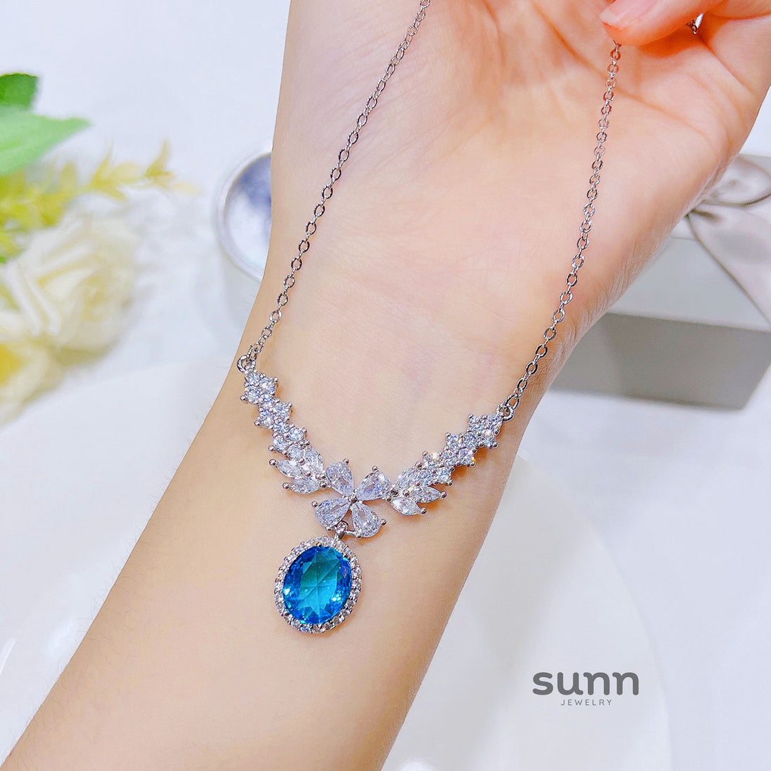 Sharlotte Aquamarine Angel Necklace [ORJY55DD]