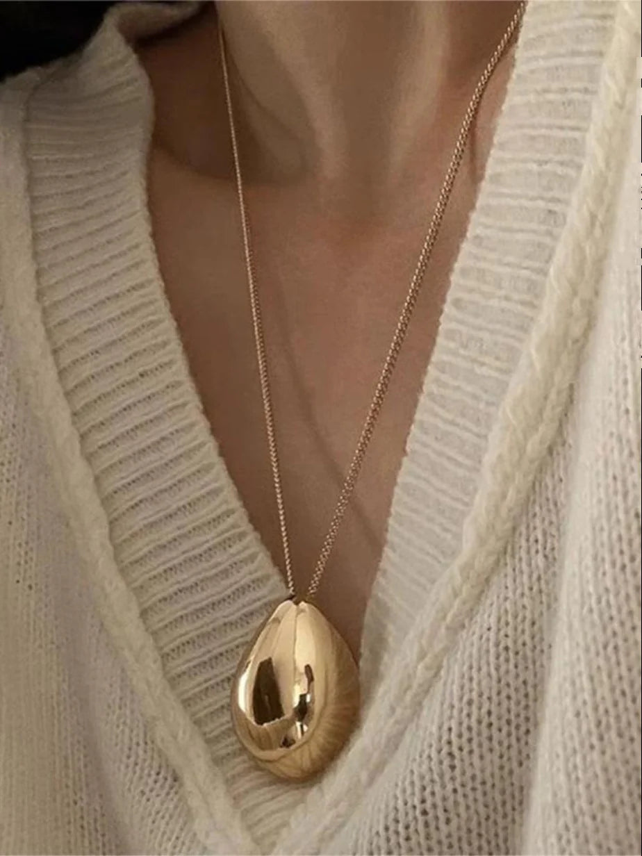 Shayne Fluid Teardrop Necklace