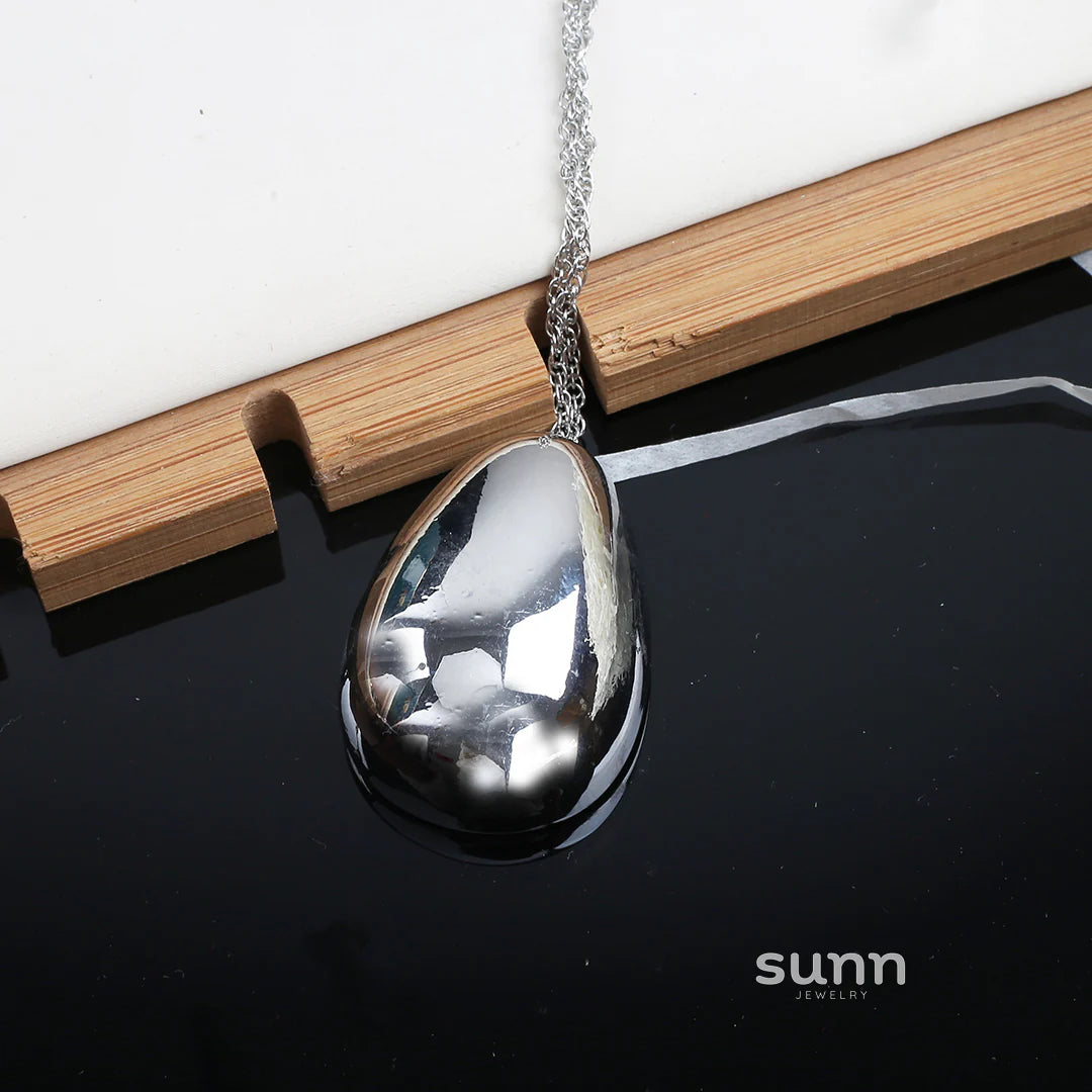 Shayne Fluid Teardrop Necklace
