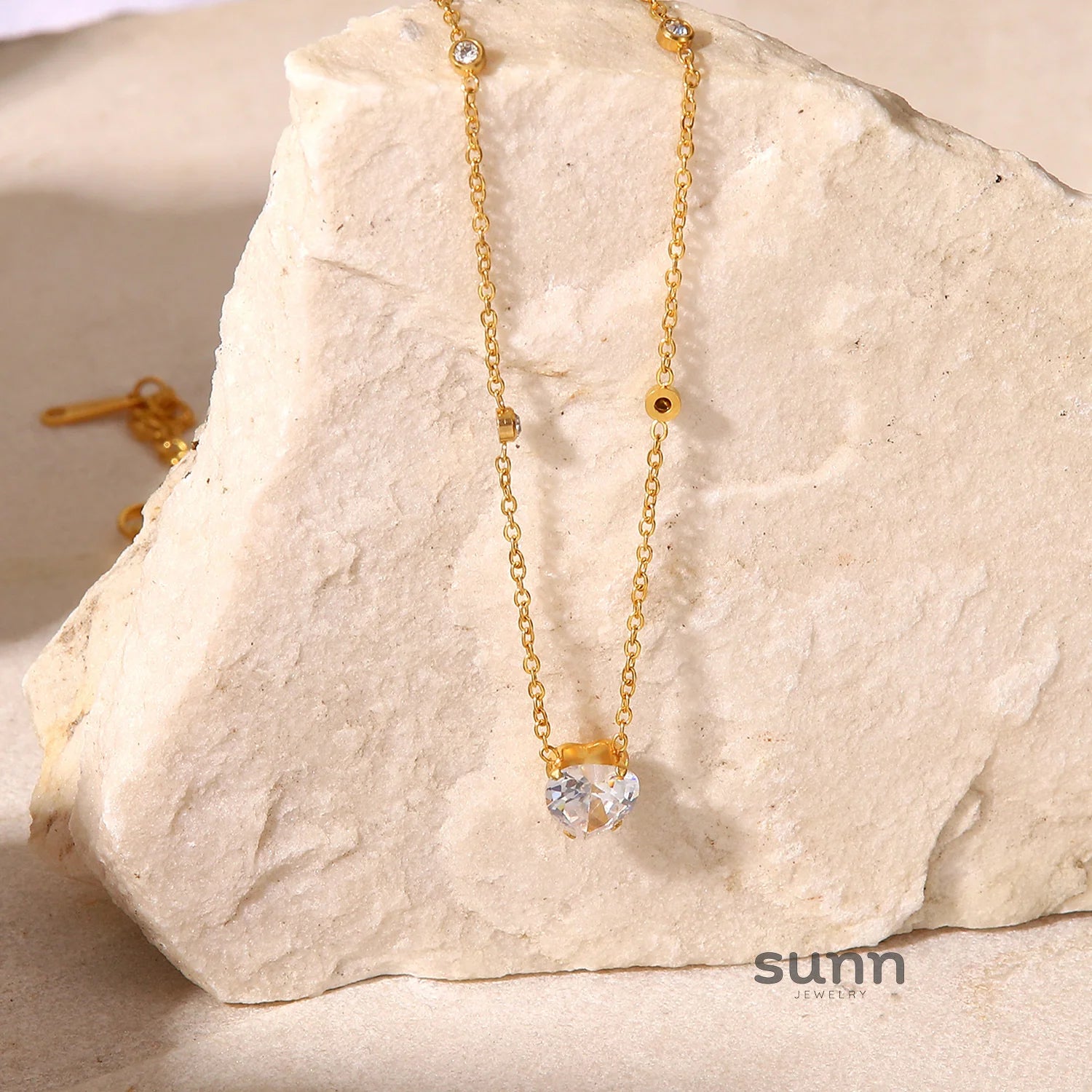 Shayne Zircon Heart Necklace