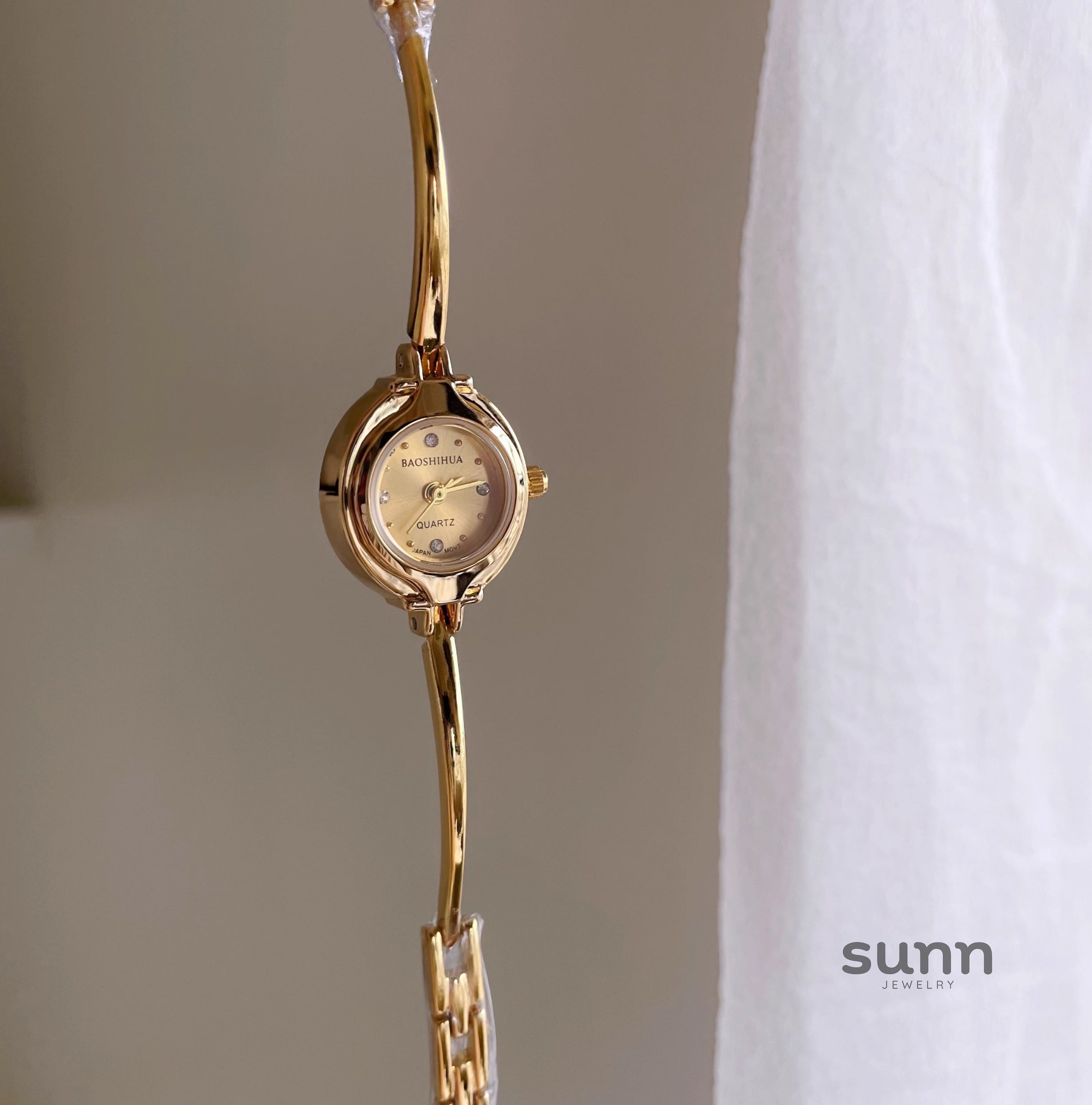 Shelbie Mini Gold Bracelet Watch [XNYSN77O]